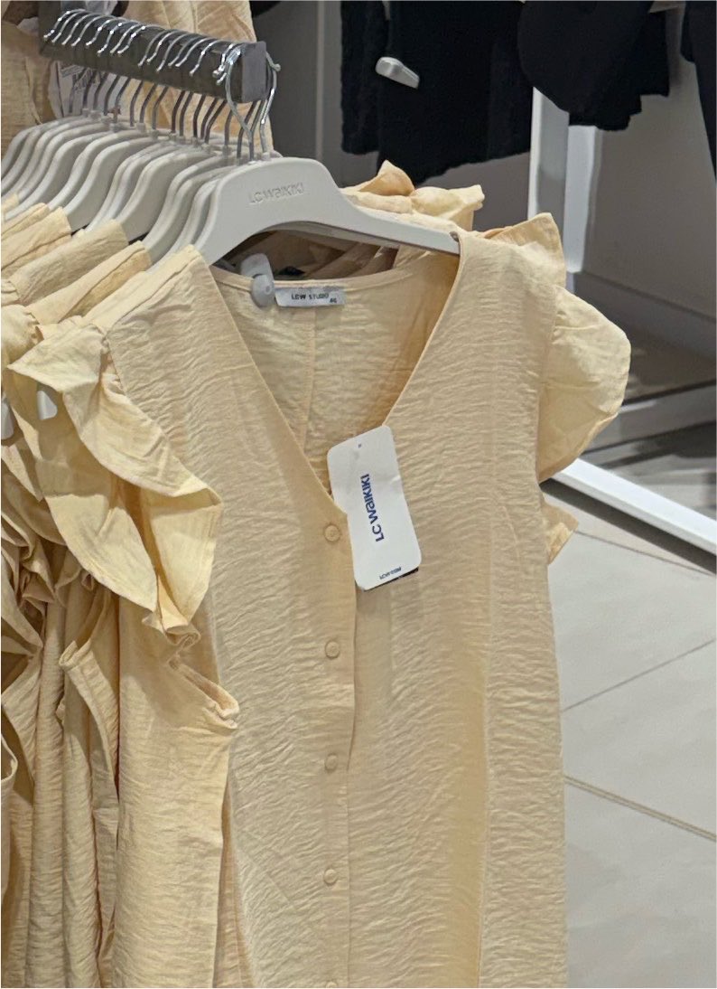 ricottiz's tweet photo. she’d be so cute on jeans but only if I didn’t have humongous boobs that ruin every top😭 https://t.co/bYGdcKVnuj