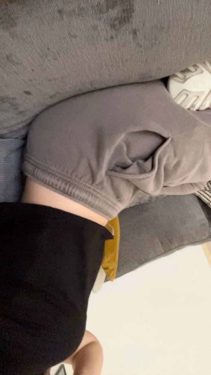 Femboyfshd's tweet photo. خصري احلى من بعض البنات صح؟ 🎀 https://t.co/EejBdlTXNM