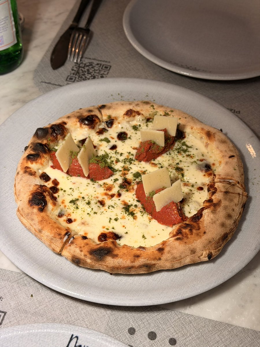 grayseh's tweet photo. Pepe in Grani - is this the world’s best pizza? 

📍 Caiazzo, Italy https://t.co/BpGSsWYJ2U