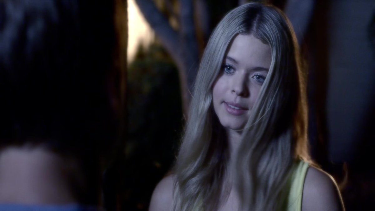 weblittleliars's tweet photo. ela foi o momento. https://t.co/YqAos7y6K0