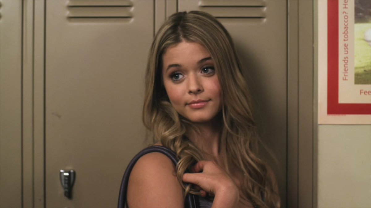 weblittleliars's tweet photo. ela foi o momento. https://t.co/YqAos7y6K0