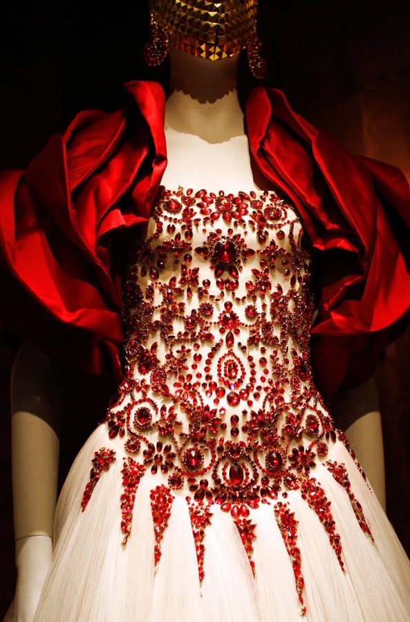 MadameGilflurt's tweet photo. For my birthday week, we’re toasting some #frockingfabulous greatest hits from 2026! Lip-smacking lusciousness from #AlexanderMcQueen’s 2008 collection, The Girl Who Lived in the Tree. #Fashionhistory via Vogue. https://t.co/0bFZiTXUjS