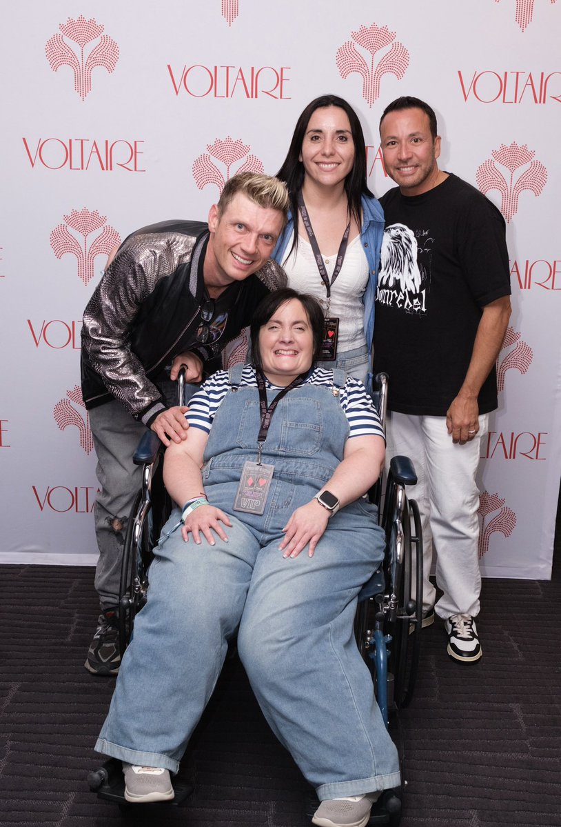 Cotecita_Carter's tweet photo. En quererlos 😍 otro recuerdo de un hermoso meet & greet 🤍 cuando todo lo vale y con creces 🥹 @AleBsbChile @nickcarter @howied @backstreetboys 💖 #twoofakind #meetandgreet #blessed https://t.co/R1b1MDwZP7