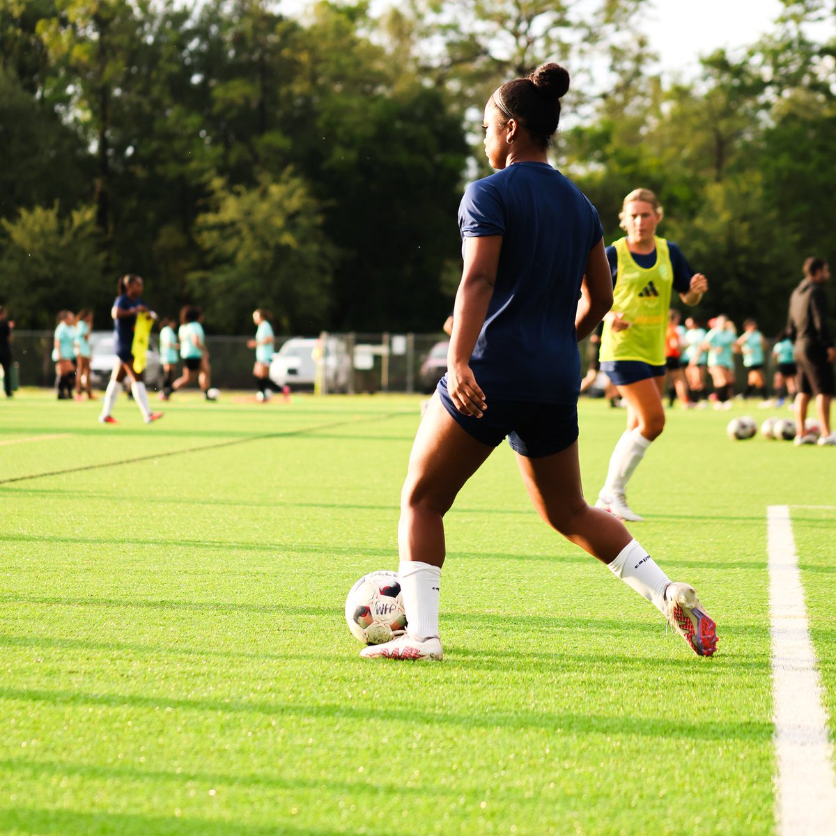 MizzouSoccer's tweet photo. Summer SZN ➡️➡️ Soccer SZN

#MIZ 🐯 https://t.co/jqfIS85Vuq
