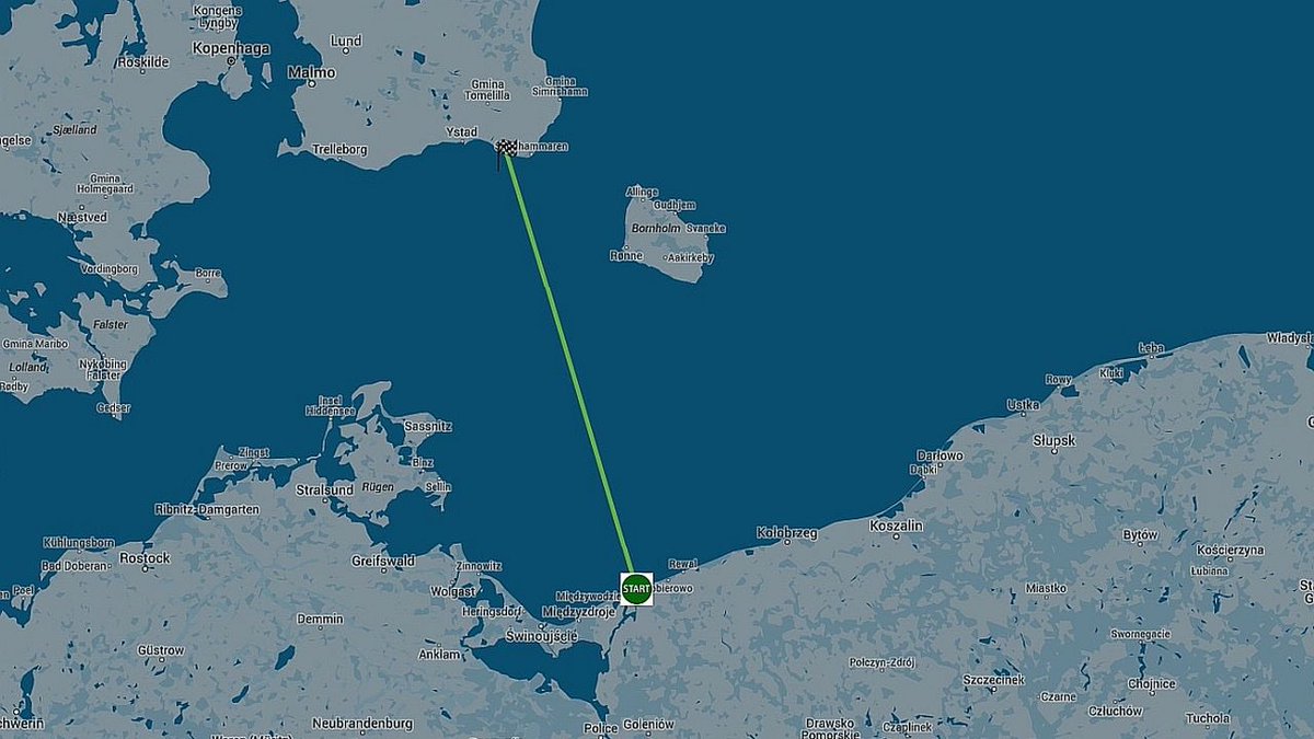 SlavicNetworks's tweet photo. 🇵🇱 HISTORIC ACHIEVEMENT: POLISH SWIMMER BECOMES THE FIRST PERSON EVER TO SWIM THE BALTIC SEA FROM SWEDEN TO POLAND 🔥

Bartłomiej Kubkowski has just written history.
After five attempts over several years, the Polish ultra-swimmer completed a nonstop crossing of the Baltic Sea — more than 160 km in around 55 hours without sleep, without rest, and without touching the support boat.
He started from Sweden on Friday and reached the beach in Dziwnów (West Pomerania) on Sunday evening, where crowds were waiting for him. After getting out of the water he was so exhausted he admitted he “still doesn’t know” what it feels like to have actually done it. During the second day he even experienced hallucinations.
In 2025 he had come agonizingly close — swimming 159 km before losing consciousness just 11 km from the finish. This time he finished the job.
He dedicated the historic swim to the children supported by the Cancer Fighters Foundation.