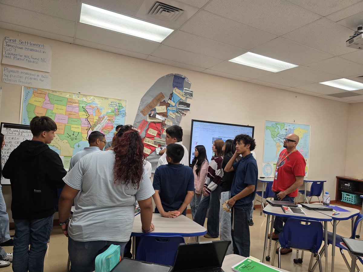 BrendaJ2006's tweet photo. @SanElizarioISD @GEMS_MIDDLE #Gemsstrong #SanEliNation @CoronaAlex_GEMS
SS teachers Mr. Gutierrez and Mr. Villalobos reinforce student engagement. Awesome! https://t.co/yMoWnR6BeW