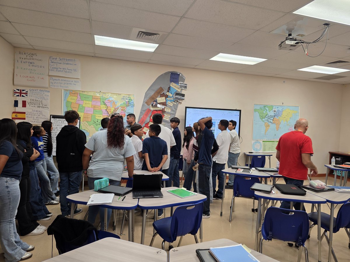 BrendaJ2006's tweet photo. @SanElizarioISD @GEMS_MIDDLE #Gemsstrong #SanEliNation @CoronaAlex_GEMS
SS teachers Mr. Gutierrez and Mr. Villalobos reinforce student engagement. Awesome! https://t.co/yMoWnR6BeW