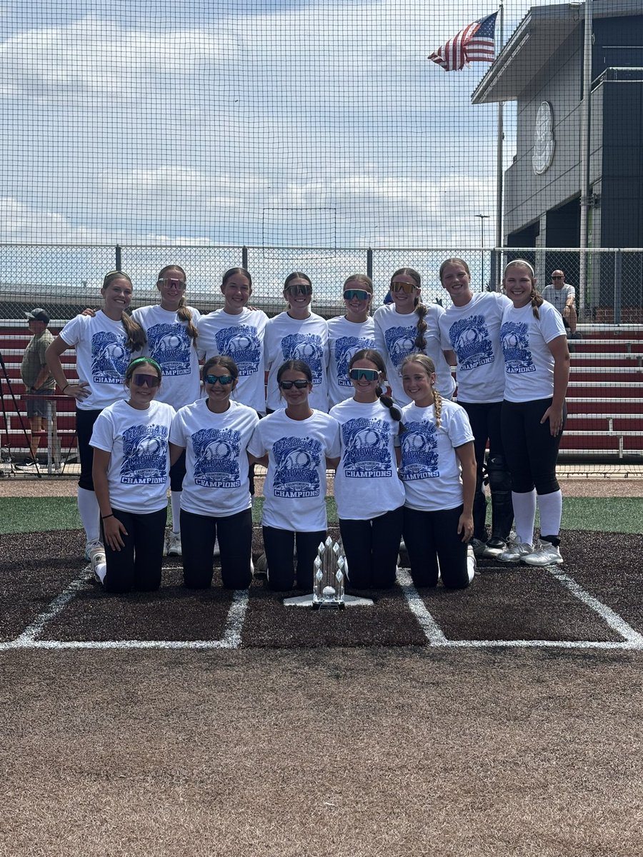kruzerich2029's tweet photo. PGF Midwest Regional Champs!!🏆
So proud of this team ending on a high note!! Tournament Stats: 1 HR, 6 2B, 5 1B, 13 RBI, aswell as 23 POs. Here are some defensive and offensive highlights. Until next season!💚
@SilverHawkSball @GlorifyHisGame @scn_softball https://t.co/Apfbtr4yQm