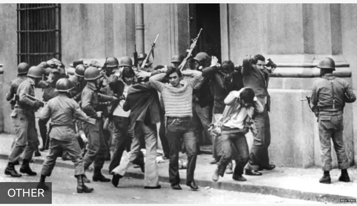 Barriosrro's tweet photo. Golpes de Estado  /  Golpes de Estado
antes                               ahora https://t.co/RVB8pjUnOp