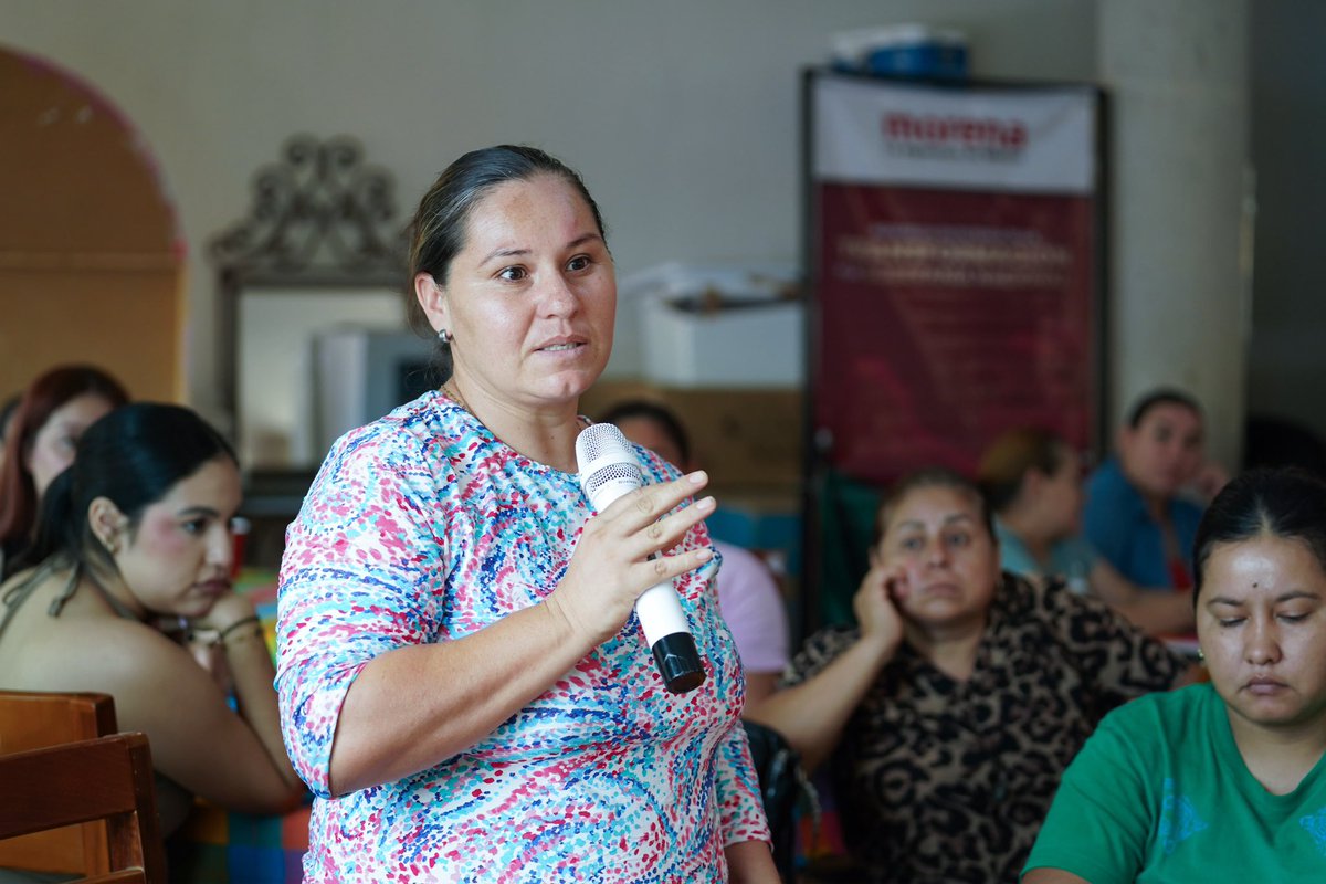 imeldacastromx's tweet photo. 💜✨ Así comienza este domingo de territorio.

En #Badiraguato nos reunimos con mujeres emprendedoras para conocer sus historias, escuchar sus experiencias y platicar sobre el trabajo que realizan todos los días.

Qué gusto compartir este espacio con mujeres que, desde sus proyectos, aportan a sus familias y a su comunidad. 🙌🏻
