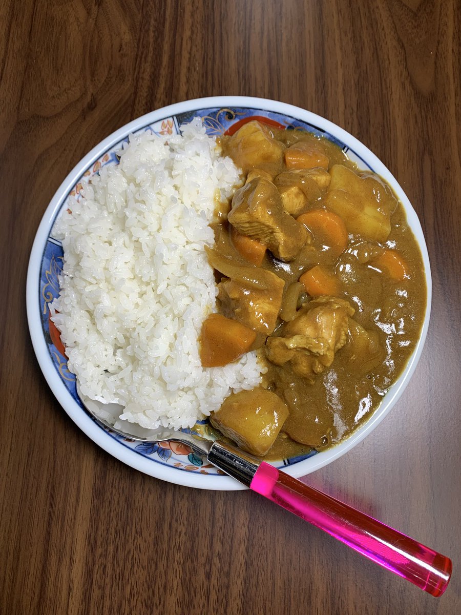ippei_oda's tweet photo. ぺいラジ特製チキンカレー🍛
うまかった🤤
#カレーライス https://t.co/TfICS3ZSJj