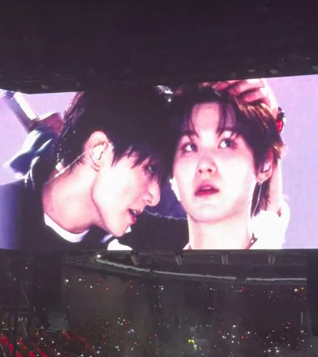 jeonisels's tweet photo. would go to war with this pic https://t.co/ACBBGhlb2z