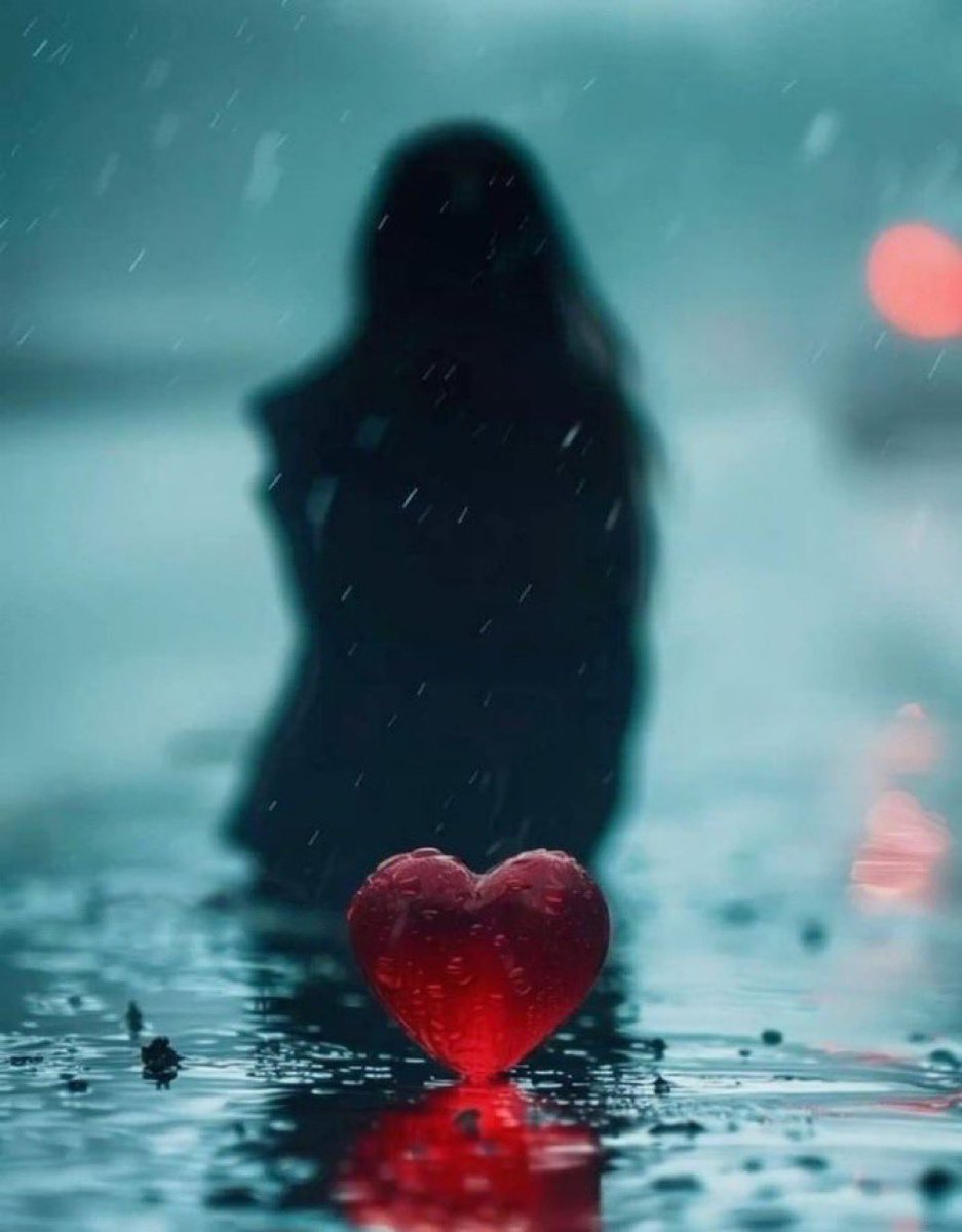 tomter2026's tweet photo. وبي شوقٌ إليكَ أعلَّ قلْبي
ومَا لي غَير قُرْبِكَ مِنْ طَبيبِ

وَما أحظَى، إذا مَا غِبتَ عَنّي
بِحُسنٍ للزَّمانِ ولا بِطِيبِ

أُشَاقُ إذا ذَكَرْتُكَ من بَعيدٍ
وأَطرَبُ إنْ رأيتُكَ مِن قَريبِ

أُسَالِمُ حِينَ أُبْصِرُكَ اللّيَالي
وَأصْفحُ للزّمانِ عنِ الذُّنُوبِ

وأنسَى كُلَّ ما جنَتِ الرَّزَايا
عليّ منَ الفَوَادِح وَالنُّدُوبِ

إذا قَرُب المزَارُ فَأنْتَ مِنّي
مكان الرّوح م�� عقدِ الكُروب

وَإنْ بعُد اللّقَاءُ عَلى اشتِياقٍ
تَرامقْنَا بِألحاظِ القُلُوب

الشريف الرضيّ

#بوح_آخر_الليل