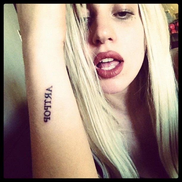 lohanisgod's tweet photo. 14. lady gaga https://t.co/XlDnZtWanN
