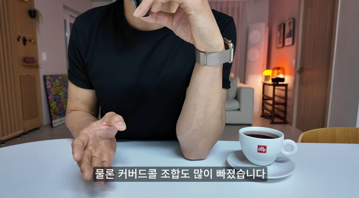 donbaek2's tweet photo. QQQI에 투자 중인 이유 그리고 QLD는 짱임
(커버드콜을 적극활용하는 방법)

10년 실제 데이터로 QLD 단독 vs QLD+QQQI 조합을 시뮬레이션한 결과 봤음 바로 정리해봄
1. QQQ 거치식은 10년간 490% 수익 2016~2025년 1억이 5억 9천만원이 됐다고 함 2022년 최대 낙폭은 -32%였다는 것
2. QLD 거치식은 10년간 1,360% 수익 1억이 14억 6천만원까지 불어났다고 함 다만 2022년에 9억1천만원에서 3억6천만원까지, 5

억5천만원이 사라지는 구간을 버텨야 했다는 것
3. QLD+QQQI 조합은 10년간 11억 3천만원 수익 QLD 5천만원 + QQQI 5천만원을 넣고
배당금을 매달 QLD에 재투자하는 방식 QLD 거치식보다는 낮지만 QQQI에서 나온

분배금으로 3억7천만원이 불어났다는 것
4. 시간이 지날수록 두 전략의 격차가 줄어든다는 것 10년에 걸친 배당 재투자 복리 효과 덕분에 QLD+QQQI 조합이 QLD 거치식을
계속 따라붙는 구조임
5. 2022년 하락폭에서 차이가 났다는 것 같은 고점 대비 하락에서 QLD 거치식은 5억5천만원,

QLD+QQQI조합은 3억9천만원이 빠졌다고 함 절대 낙폭 차이는 1억6천만원으로 QLD+QQQI조합
쪽이 더 적었다는 것
6. 수익률보다 버틸 수 있는 구조가 중요하다는 것 9억에서 3억6천만원으로 빠지는 걸 버틸 수 있는
사람이 얼마나 될지 생각해봐야 한다고 함 배당이 매달 들어오면 하락장에서도 계속
매수할 수 있는 심리적 안정감이 생긴다는 것

주식을 하면서 가장 힘든건 하락시간을 버티는 것임
근데 그걸 잘하는 사람 몇 없음
그래서 qqq같은 우상향 ETF를 사더라도 손해를 보는 사람들이 생김
그래서 나는 월급외 꾸준히 QLD와 QQQ같은 우상향 지수에

투자하기 위해서 QQQI를 현금흐름으로 만드는 중임
커버드콜을 단순히 현금인출기로 활용하면 그건 장기적으로
분명히 좋지않을 수 있지만 패시브인컴으로 활용하면
그때는 또 달라짐