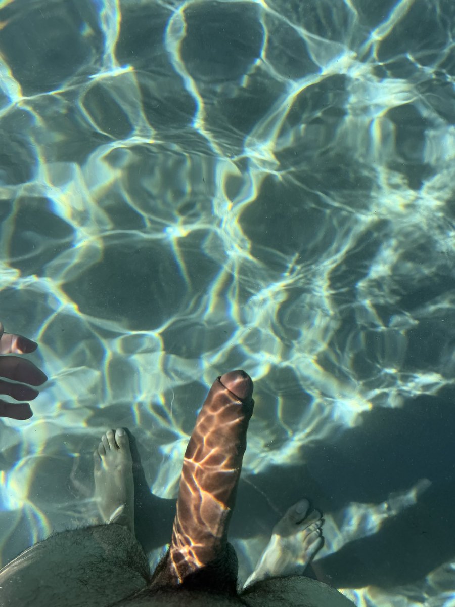 hungx22's tweet photo. pool aesthetic 🌊 #chudai #latino #uncut #skinnydipping #naked #dick https://t.co/TIesEv1CDq