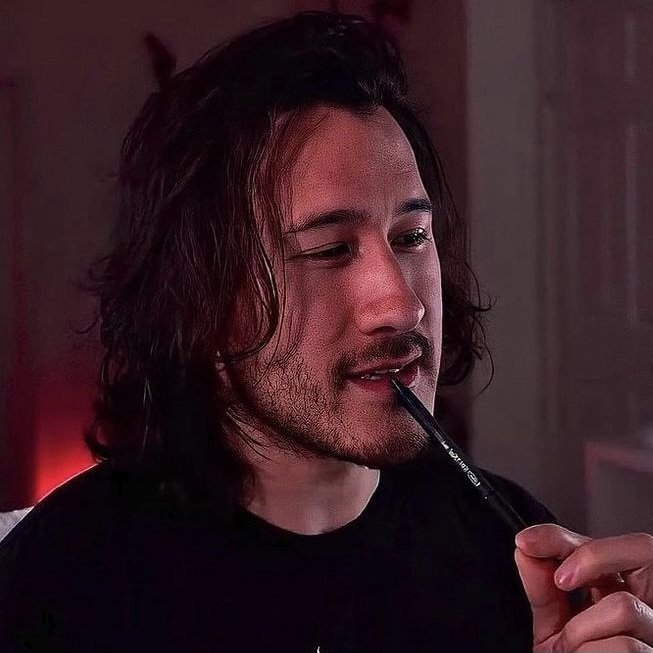 mascotmassacre's tweet photo. 🚨 Markiplier reveals he's addicted to Five Nights at Freddy's and says he should play FNAF World during a recent livestream.

"Speaking of FNAF World, I should probably play that one." https://t.co/CX0tfG1kif