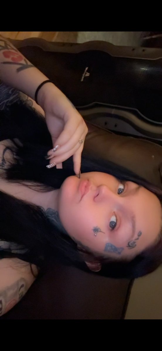 Sweett_Thingg0's tweet photo. Would you smash or do I got to many tattoos ? 😬😩 https://t.co/XssIowecXk