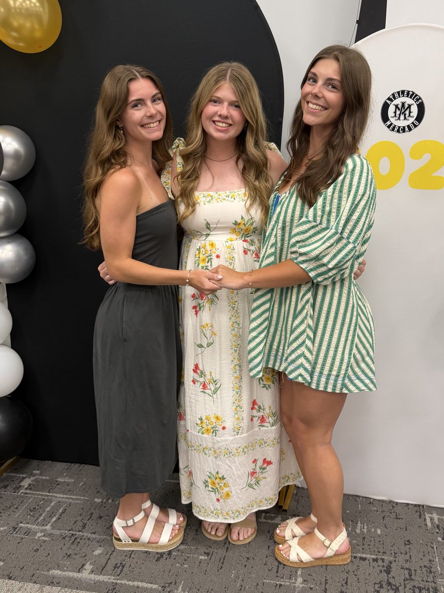 AddisonDudley15's tweet photo. Had our end of the season banquet last night. I sure am gonna miss this group of girls! I was also awarded MVP for the 25-26 season! https://t.co/8IvagDa15G