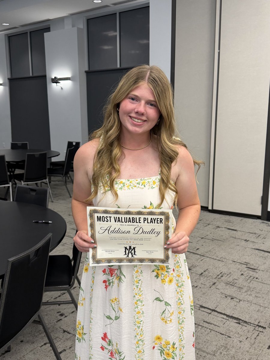 AddisonDudley15's tweet photo. Had our end of the season banquet last night. I sure am gonna miss this group of girls! I was also awarded MVP for the 25-26 season! https://t.co/8IvagDa15G