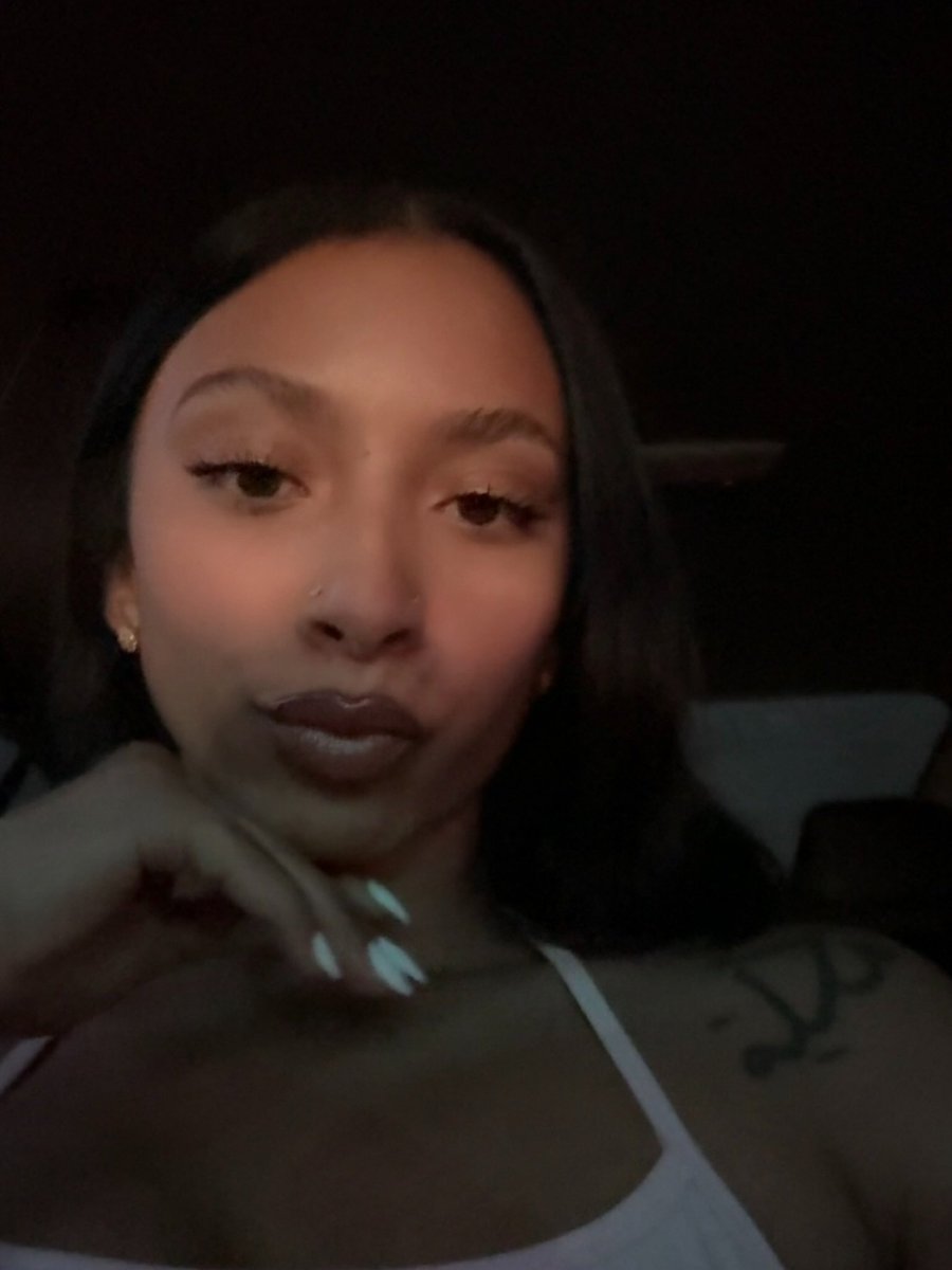 _lalahhh_'s tweet photo. Selfie💋 https://t.co/9aGYTVpUyW