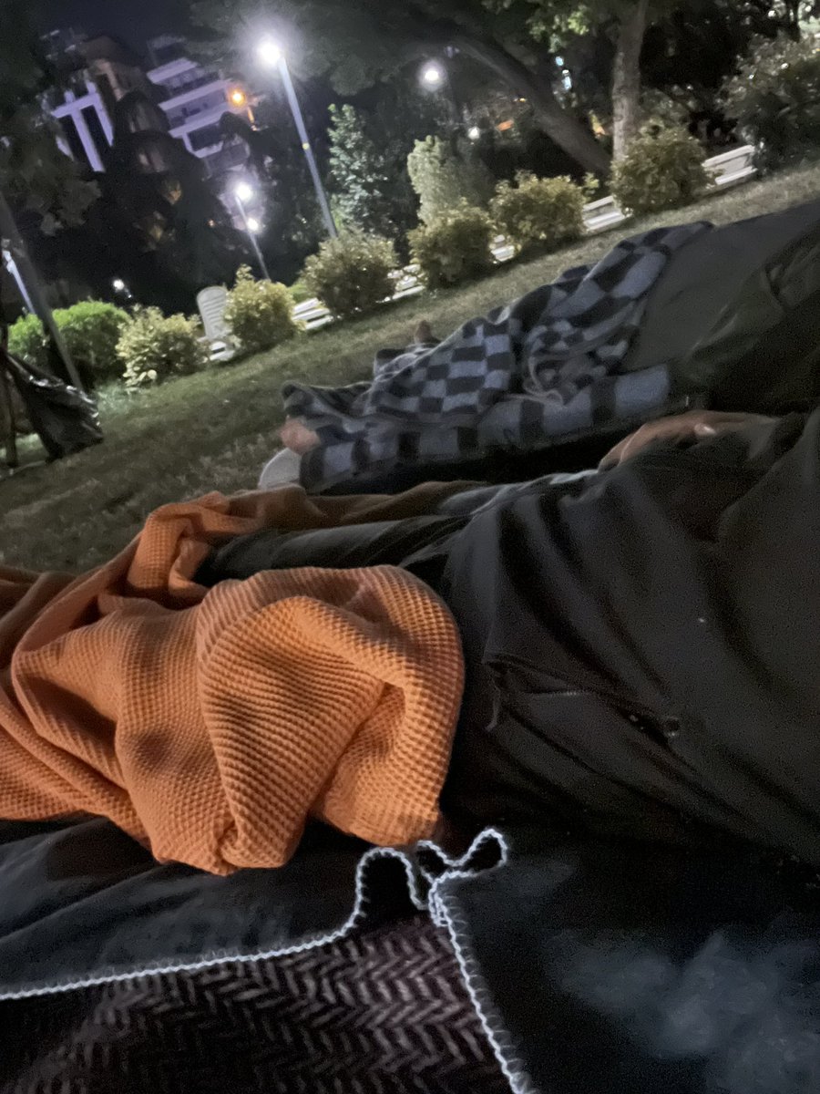 gazilerplatform's tweet photo. 21.gece 

gaziler Ankara Güvenpark’ta. 🇹🇷

Vatan için bedel ödeyenlerin sesi duyulana, haklı talepleri karşılık bulana kadar adalet çağrısı sürüyor.
#GazilerPlatform #Güvenpark #GazilereAdalet 
#GazileriminYanındayım #SONDAKİKA #gündem #ankara https://t.co/ESJ9yQuZxW