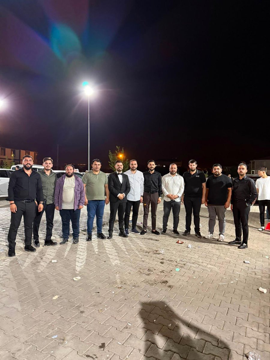 vahitorakk's tweet photo. 📍Güroymak 

Önceki dönem Güroymak İlçe Gençlik Kolları Başkanımız Sn. Ramazan Demir’in düğün merasimine, İl Teşkilat Başkanımız Sn. Doğan Daldagül, İlçe Gençlik Kolları Başkanımız Sefa Demir ve yönetim kurulu üyelerimiz ile birlikte katılım sağladık.

Kıymetli başkanımıza ve değerli eşine bir ömür boyu sağlık, huzur ve mutluluk diliyor; kurdukları yuvanın hayırlara vesile olmasını temenni ediyorum. 

Allah mesut ve bahtiyar eylesin.

@T_Bedirhanoglu @EnginGunceoglu @Ntanglay