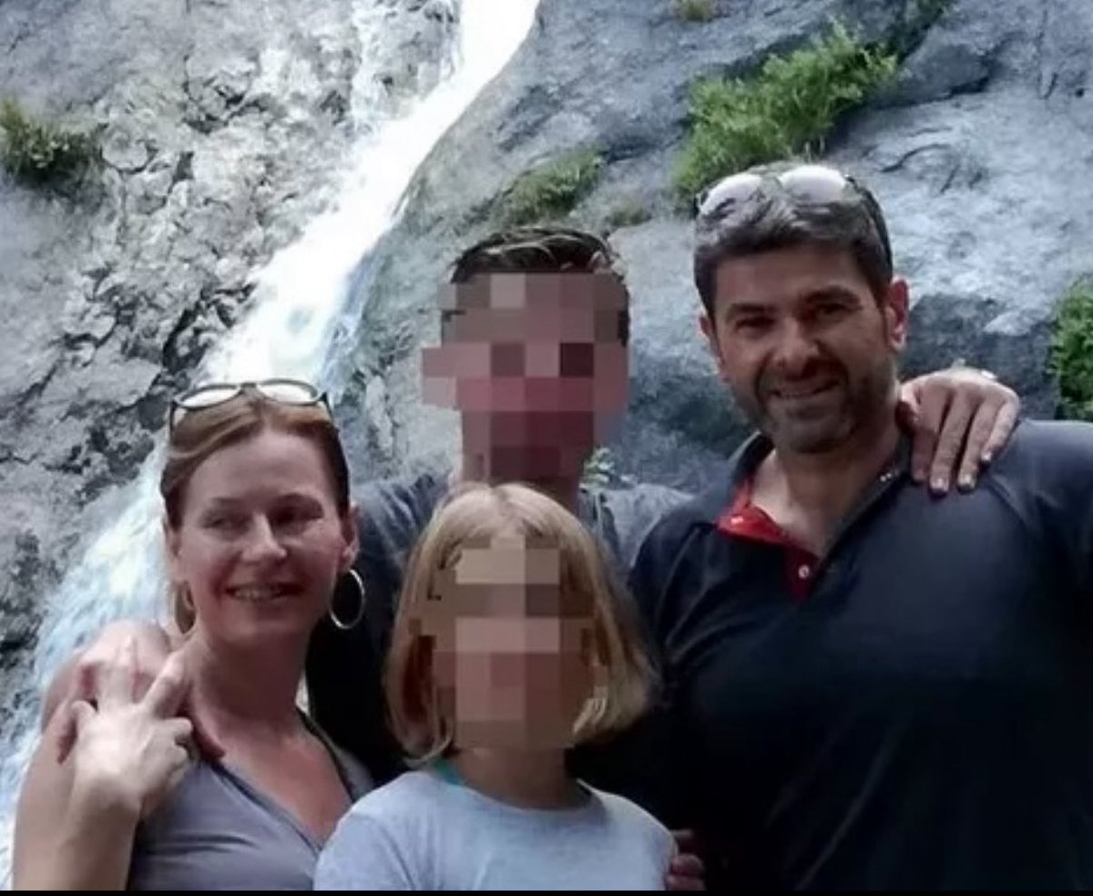 Fs_francaises_'s tweet photo. Franck et Eva avec leurs enfants, Tom et Lola, en randonnée en Corse, en août 2018. 🖤 https://t.co/Rsm4c36osh