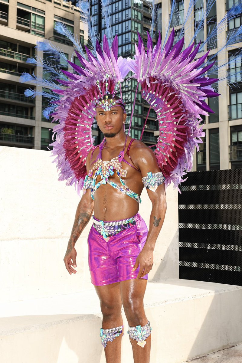 akilelijah's tweet photo. toronto carnival 🇯🇲 https://t.co/dfzz0eXS0a