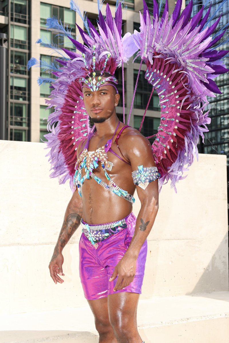 akilelijah's tweet photo. toronto carnival 🇯🇲 https://t.co/dfzz0eXS0a