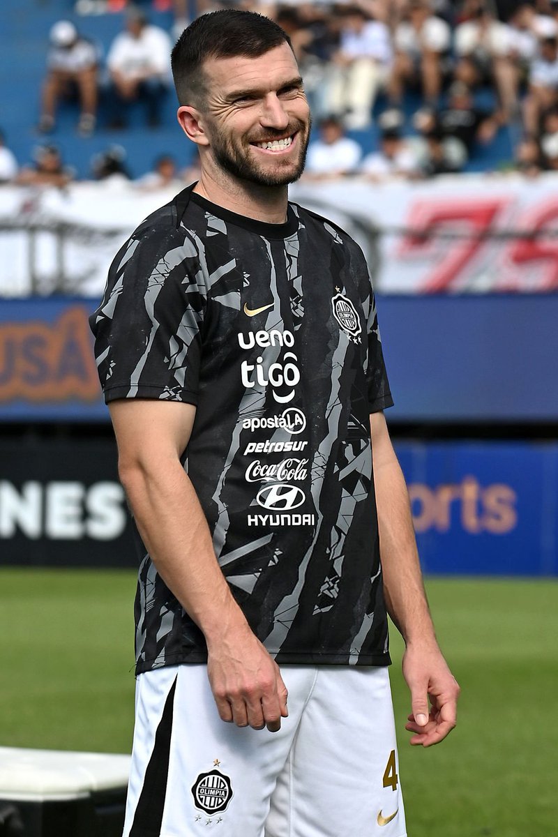 SofascoreLA's tweet photo. 🇳🇿 Tim Payne hizo su debut en Olimpia 5-0 Rubio Ñu:

⏱️ 21' jugados
⚽ 1 gol
👌 13 toques
👟 6/7 pases precisos (86%)

💯 7.6 Nota Sofascore https://t.co/adcsRcia8W