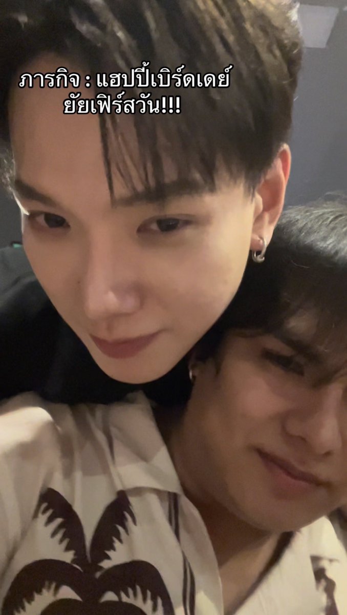ccactusbby's tweet photo. 🦖: ส่งให้ใครรรร
🧑🏻: ไม่บอก
🦖: จะได้แอคท่าถูกกก

// ละฮีขี้อ้อนมาก ใครจะไม่เอ็นดูน้อ ตอนหลังมาทำหน้ามุมุใส่กล้องอีก น่ารักอะ 🥺🤲🏻

#ต้าห์อู๋ #DAOU #oueiija @oueiija https://t.co/NYIecH1Dnc