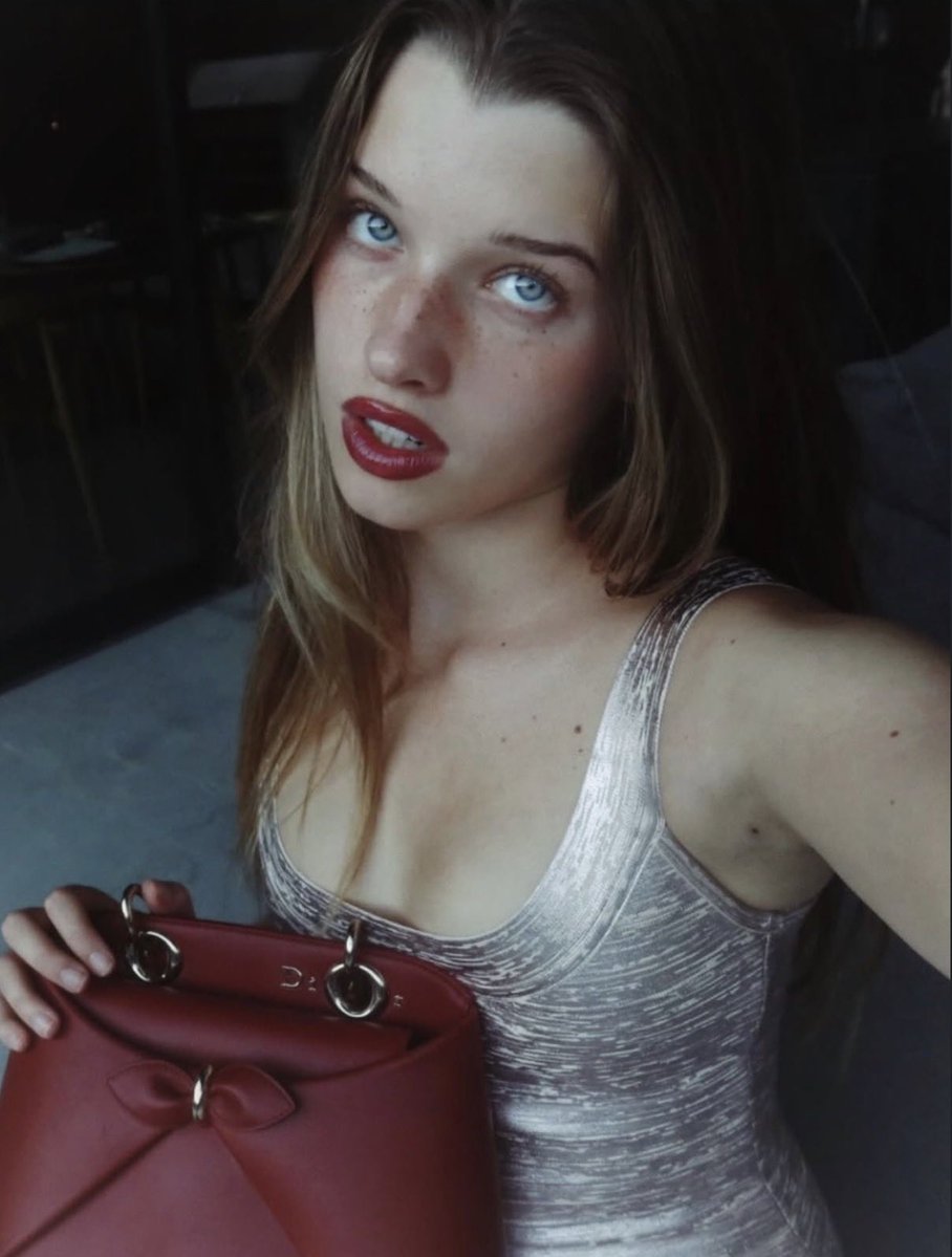 PalmyrPar's tweet photo. Ever Anderson (daughter of Milla Jovovich) https://t.co/XaTkMF3af3