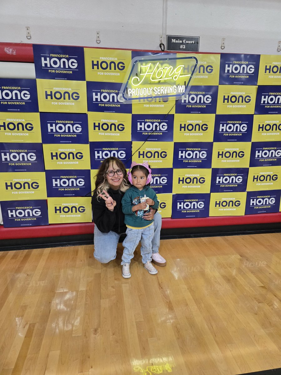 Darth_art__'s tweet photo. @FrancescaHongWI @hasanthehun @IlhanMN great rally!! Took the family then canvases for fran! https://t.co/8eiTutnQLS