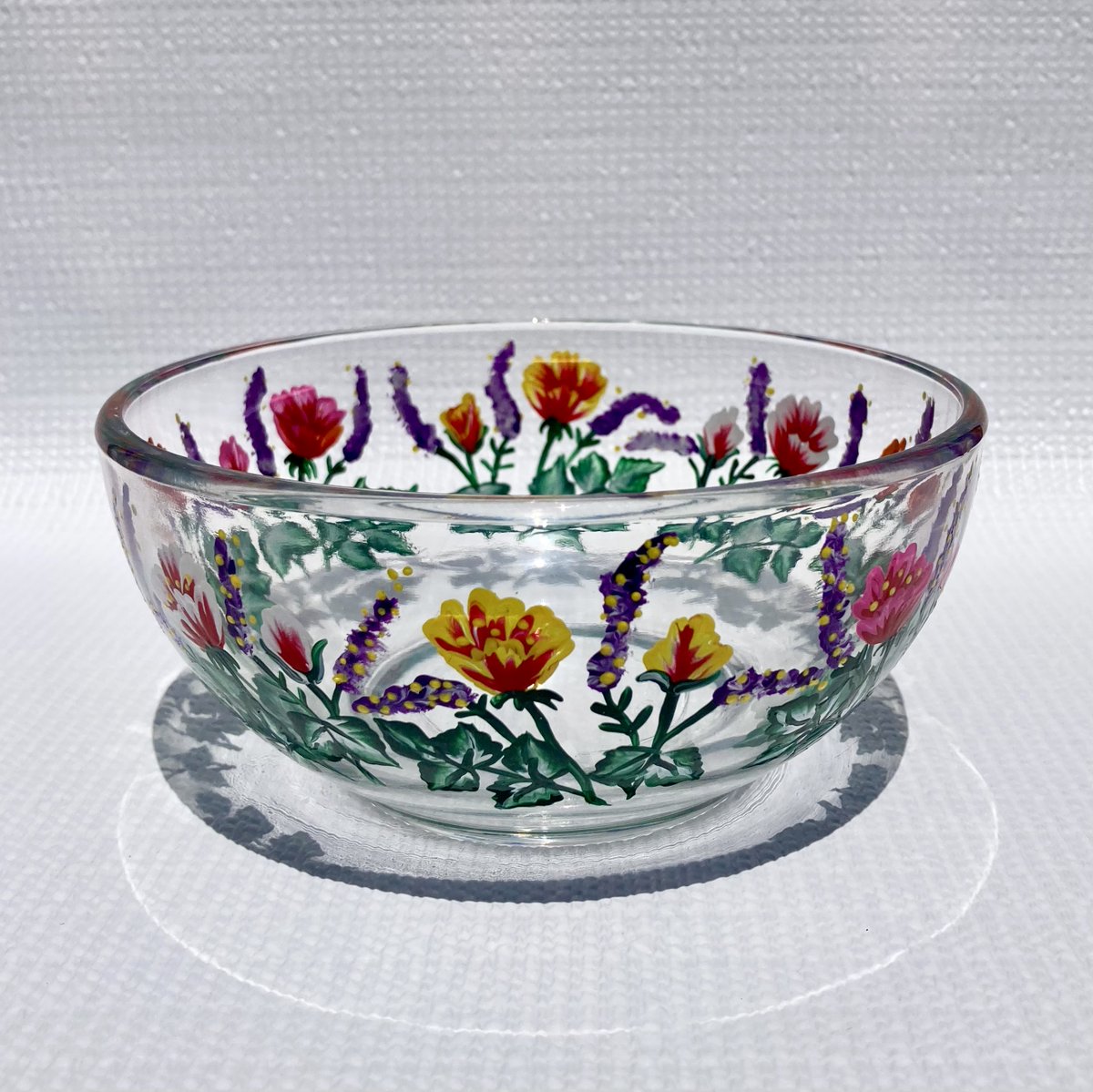 LPaintitpretty's tweet photo. Check out this colorful candy dish https://t.co/hgCTzKrmZM #candydish #floralbowl #EtsySeller #SMILEtt23 #shopsmall #SmallBiz #craftbizparty #Shamelessselfpromo https://t.co/navzo6WOAA