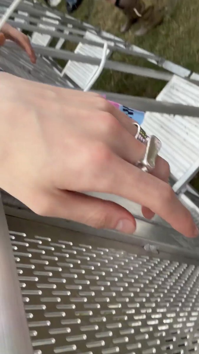 seonssean's tweet photo. EVEN SEONGHYEON’S HAND IS MORE BEAUTIFUL THAN MY FUTURE 😭 https://t.co/G3yGylbM95