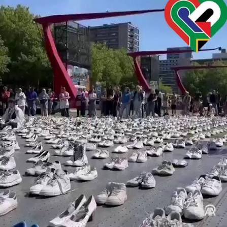karlykingsley's tweet photo. Dutch doctors and activists displayed 1,400 pairs of white shoes in a square in the Netherlands in memory of fallen healthcare workers in Gaza. This is heartbreaking. https://t.co/7kjHYYYz3W