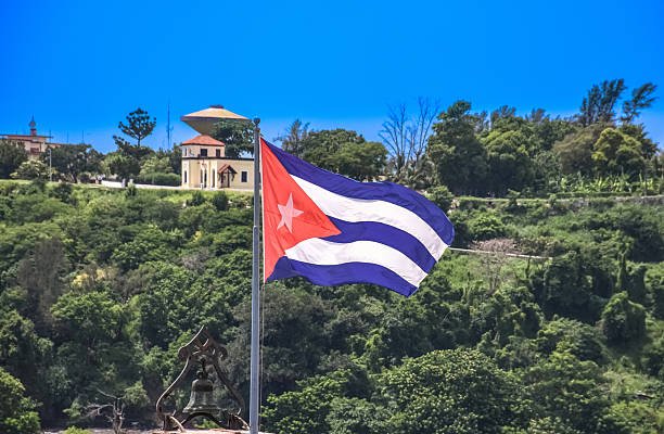BrunoRguezP's tweet photo. El Secretario de Estado insiste en la ridícula y torpe mentira, en la que no cree él ni sus corruptos colegas, de que #Cuba pueda constituir una amenaza contra la mayor potencia nuclear del planeta.

Intento desesperado por justificar el actual genocidio contra el pueblo cubano por medio del castigo colectivo, y pretexto fantasioso para una agresión militar, que provocaría un baño de sangre de ciudadanos cubanos y estadounidenses.

#CubaNoEsUnaAmenaza el bloqueo sí.