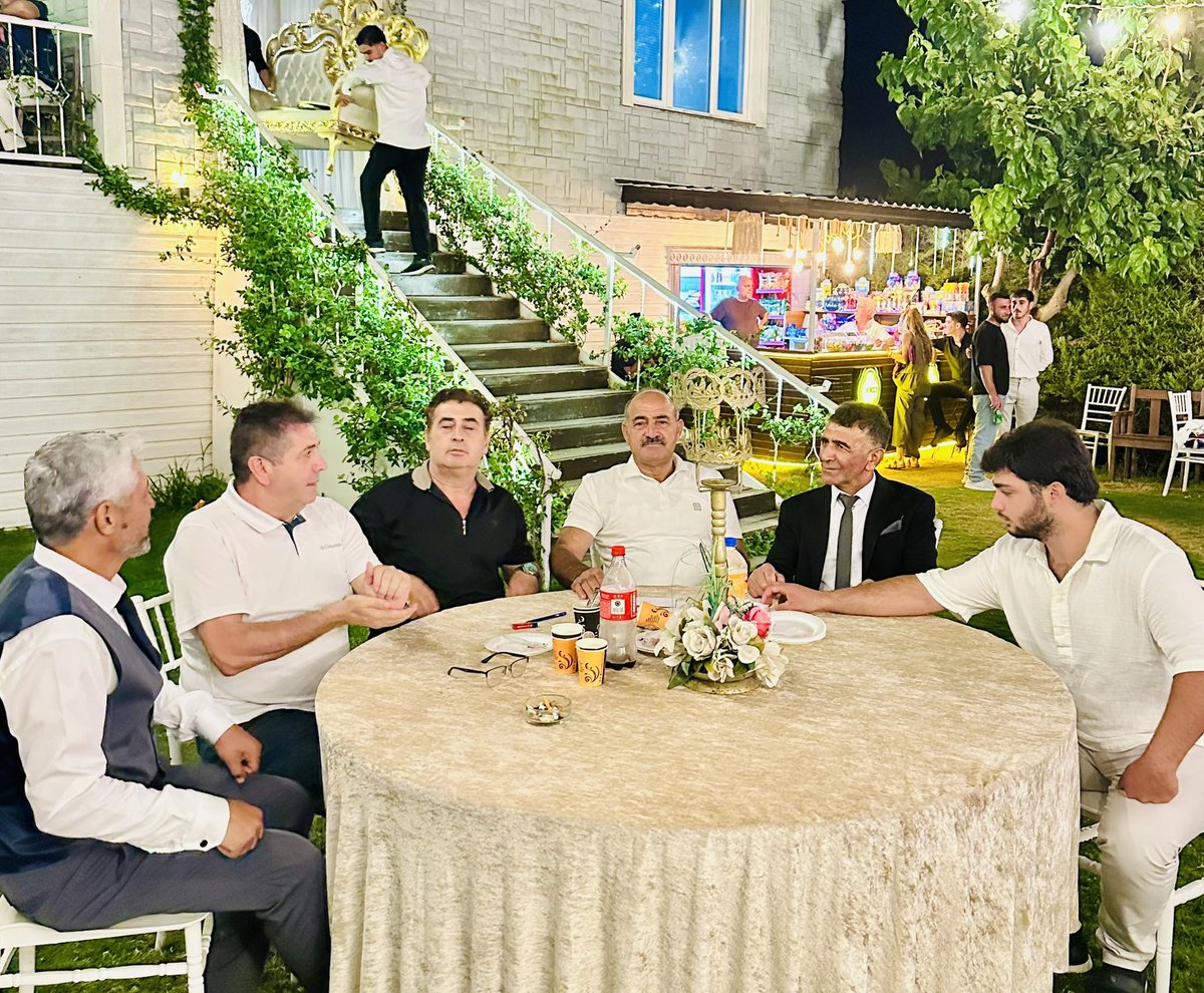 BazanIsmail's tweet photo. Yeğenlerimiz  Yasel Kuba &amp; Korhan Başlı’nın düğününe katılım Sağladık mutluluklar dilerim. https://t.co/dVd1vDKtjV
