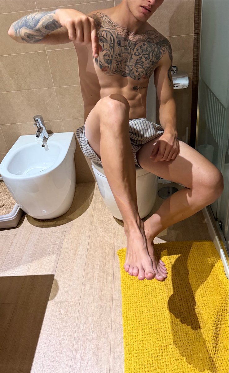 AlphaOteroo's tweet photo. Ven a oler estos pies sudorosos como el patético sumiso que eres 👣🧀

Come smell these sweaty feet like the pathetic submissive you are 👣🧀

#footfetısh #feetworshi̇p #alphaondistrict #FootModel
#BareFeet #FeetPic #PayToWorship
#Findom #CashMaster https://t.co/EHCpzOZ3bw