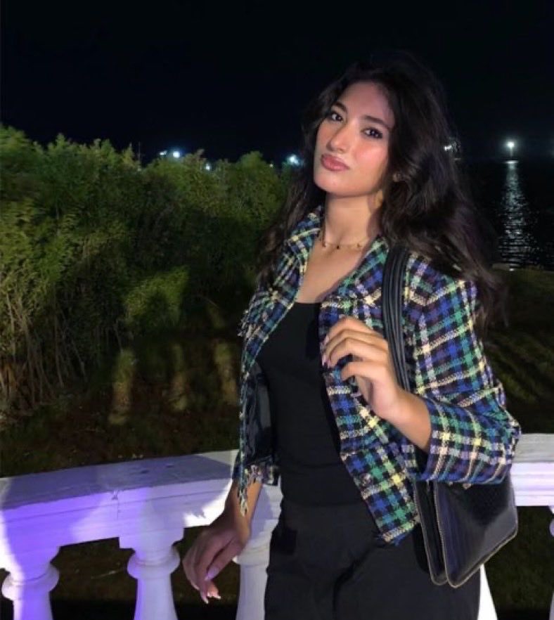 A8lllkvv's tweet photo. القحبه سارة بنت عم الديوث مخضعته ولاعبه بهرموناته الديوث يبي رايكم فيها القحبه🔥😵‍💫🫣 https://t.co/fJOLBcT7Qo