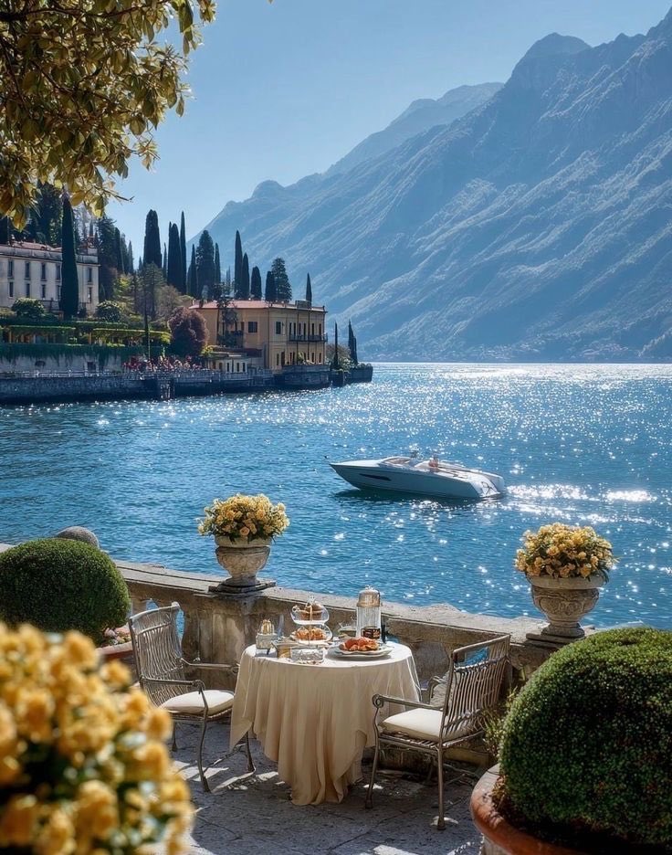 GaiaSerenity's tweet photo. Lake Como, Italy https://t.co/FQAnqpP142