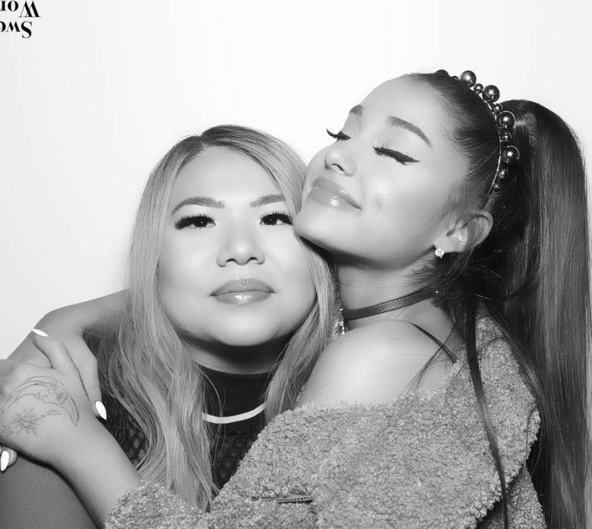 ItsFunnehCharts's tweet photo. We Love You Ariana ❤️ https://t.co/Pt6LlYi3LD