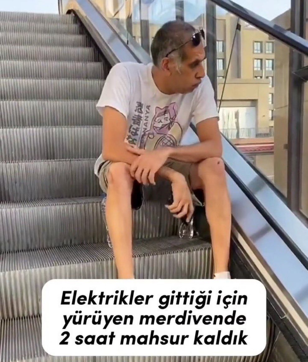 berrapoyy's tweet photo. gaza basıp gideceğine leylanın emniyet kemerini takmakla uğraşan aras
#daha17 https://t.co/qXCNyRJ6vZ