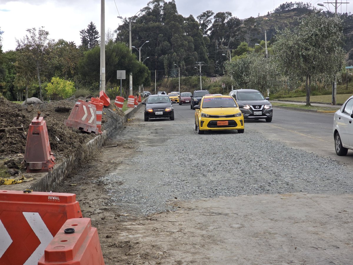 ETAPAOficial's tweet photo. Actualización || 16:00  Trabajos terminados👷‍♂️✅

ETAPA EP informa que culminaron los trabajos de reparación de la tubería de 600 mm en el intercambiador de Monay - Baguanchi.

🚰 Se procede a abrir la conducción, el servicio de agua potable se irá normalizando paulatinamente en las próximas horas a los sectores afectados.🏚️

📌 Mientras tanto sigue activo el Plan de Contingencia para entrega de agua 💧 en algunos sectores. 

Recuerde informar  novedades de nuestros servicios al 188.☎️

@AlcaldiaCuenca1