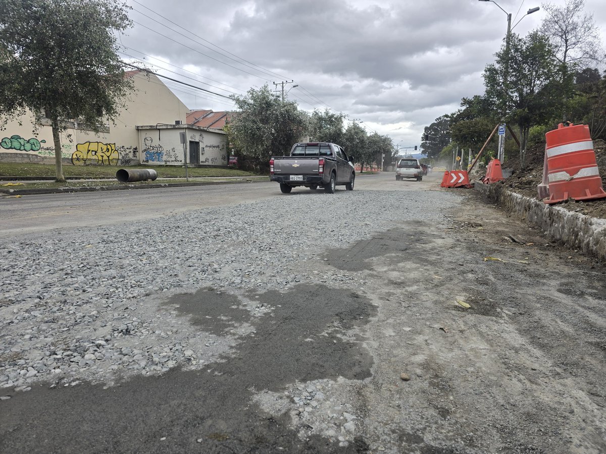ETAPAOficial's tweet photo. Actualización || 16:00  Trabajos terminados👷‍♂️✅

ETAPA EP informa que culminaron los trabajos de reparación de la tubería de 600 mm en el intercambiador de Monay - Baguanchi.

🚰 Se procede a abrir la conducción, el servicio de agua potable se irá normalizando paulatinamente en las próximas horas a los sectores afectados.🏚️

📌 Mientras tanto sigue activo el Plan de Contingencia para entrega de agua 💧 en algunos sectores. 

Recuerde informar  novedades de nuestros servicios al 188.☎️

@AlcaldiaCuenca1