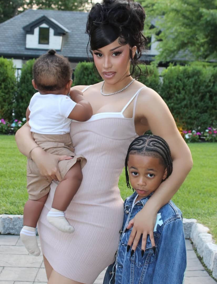 Kumalo88's tweet photo. Cardi B and her beautiful family,, none of the kids look like the ex husband https://t.co/lCm6SRH28s
