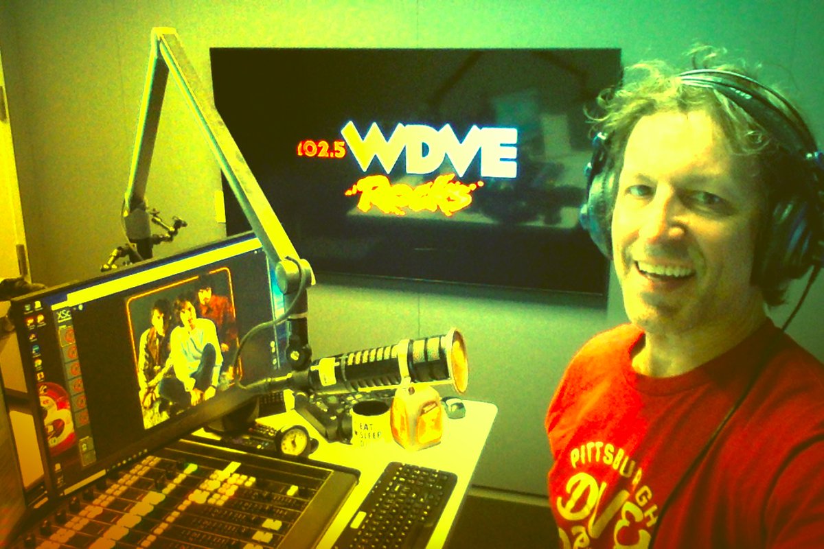 guyovernight's tweet photo. Taking you into Sunday evening on @DVERADIO !
I'm #Live from 5 eastern on 102.5fm #DVE from #Pittsburgh and all over on yer I💔Radio app.
At 10 you're welcome into the #UndergroundGarage with @littlesteven_ug
Wrap your #Weekend on @DVERADIO ! https://t.co/thnU1mExwk