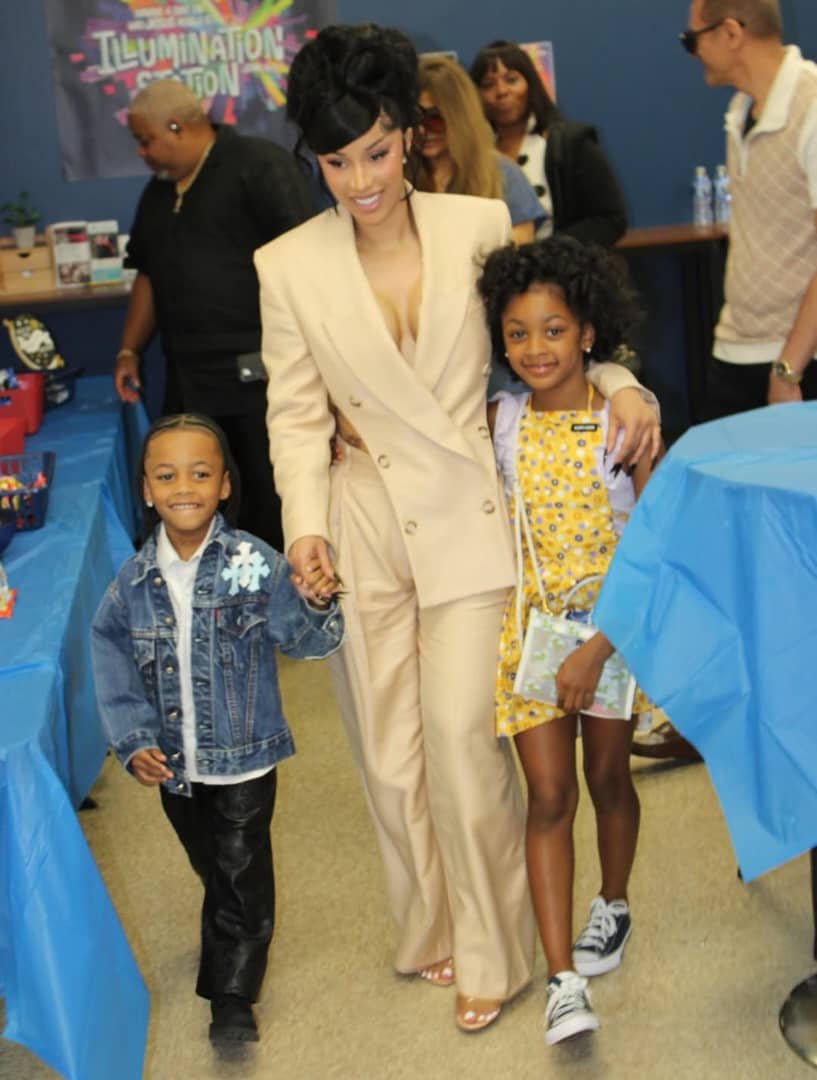 Kumalo88's tweet photo. Cardi B and her beautiful family,, none of the kids look like the ex husband https://t.co/lCm6SRH28s