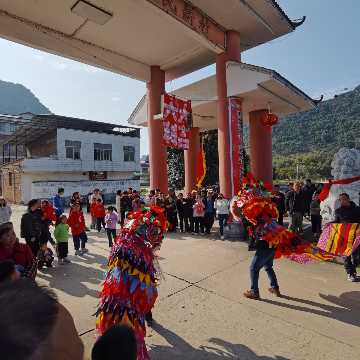 LoniMarovic's tweet photo. Lunar New Year vibes = red envelopes, lion dances, and joy that’s shared with every hug. Wishing everyone a prosperous, sweet year ahead! https://t.co/Jb3PTtBl8k